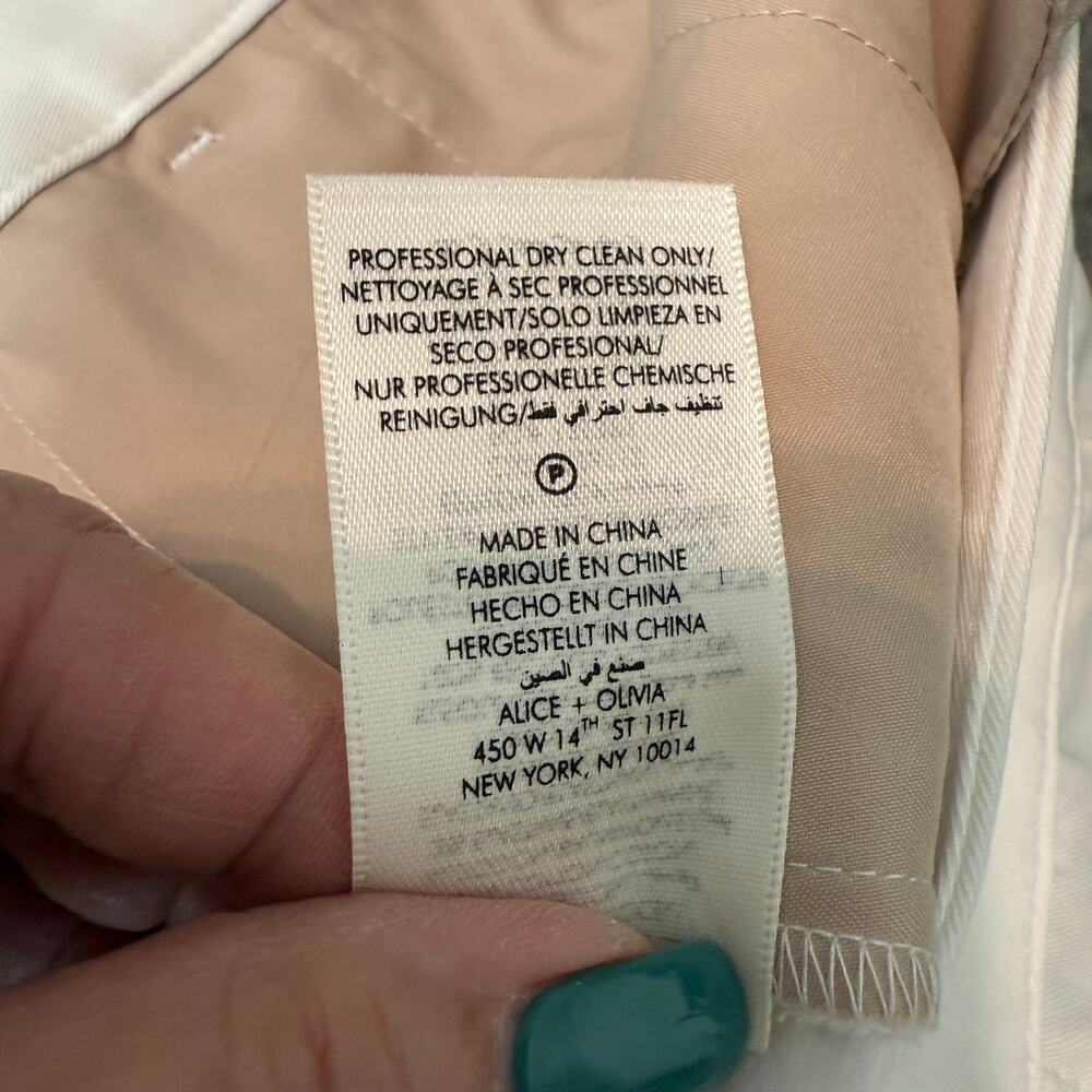 Women's Alice & Olivia White Seamed Flare Bottom Dress Pants Size 8 NWOT - Picture 6 of 13